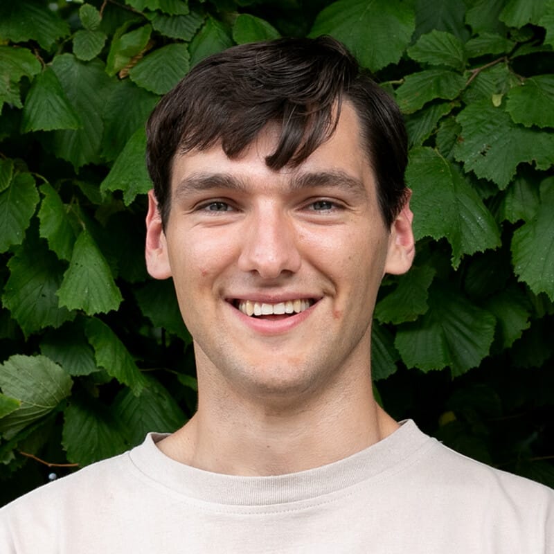 RS10297_Thomas_Rieff_Profile_Photo-hpr